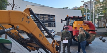 Revolta Pagesa torna a la càrrega amb tractors a les portes de la delegació del Govern a l’Ebre