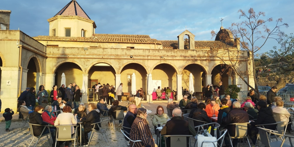 Tortosa celebra el dijous llarder entre baldanes i estrelletes de mig camí