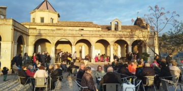 Tortosa celebra el dijous llarder entre baldanes i estrelletes de mig camí