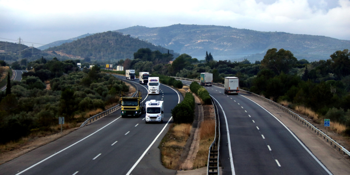Puente confirma que el projecte per fer el tercer carril de l’AP-7 a l’Ebre està en redacció