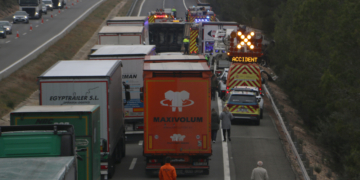 Trànsit treballarà per millorar la informació als usuaris després de l’accident a l’AP-7 amb 14 hores de retencions