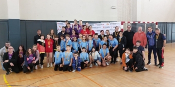 Intensa jornada de bàdminton escolar i d’esport popular al Perelló