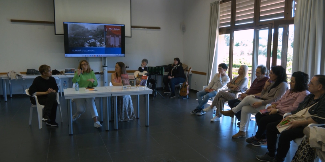Freginals dóna el tret de sortida al Cafè en Lletres, el projecte itinerant de lectura amb autors del Montsià