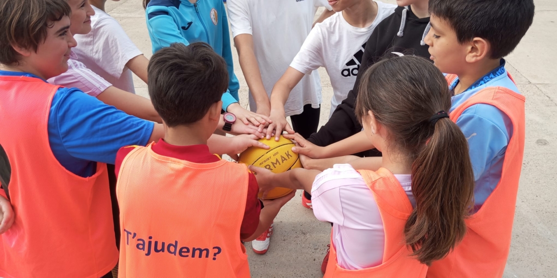 La Diada Poliesportiva del Baix Ebre de Tortosa es realitza amb prop de 500 alumnes i un emotiu minut de silenci