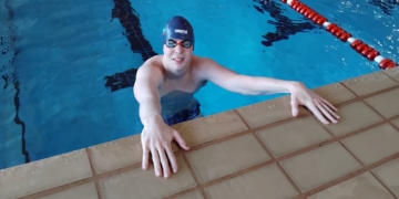 Pau Nikita, del Club Natació Amposta, combina els estudis i la pràctica de la natació a Estats Units, gràcies a una beca