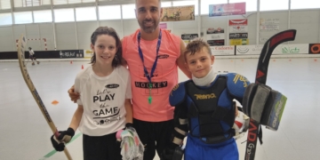 Xavi Costa, jugador d’hoquei ampostí del Noia Freixenet, transmet els seus coneixements en un Campus a Amposta