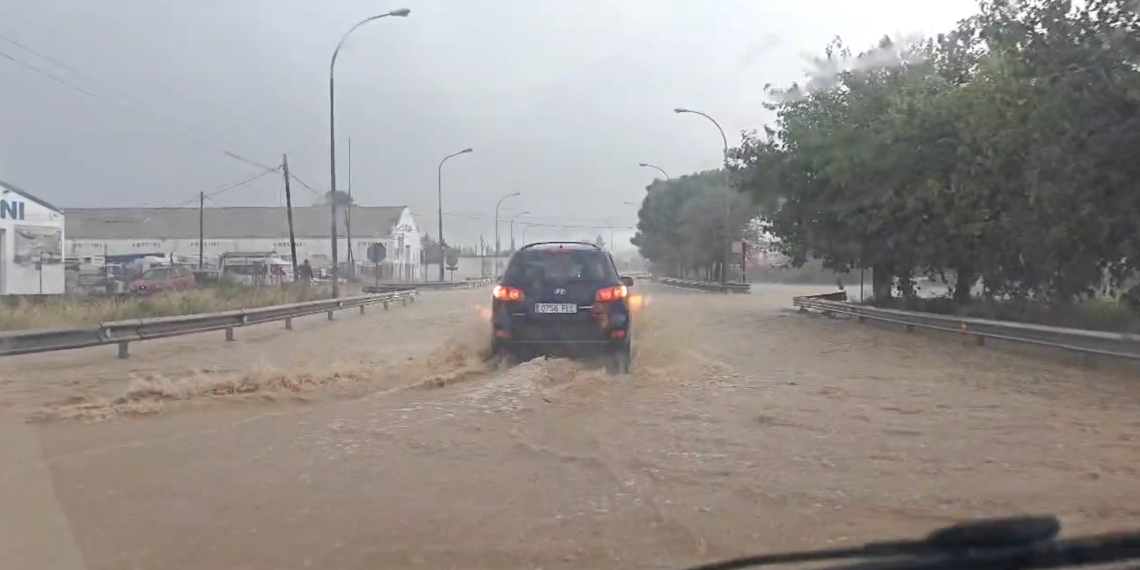 El temporal provoca retencions a l’AP-7 i l’N-340 i descarrega amb força al Baix Ebre i el Montsià