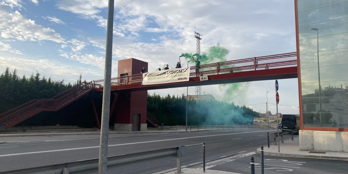 L’USTEC denuncia una sobrecàrrega a les aules i reclama millores salarials 