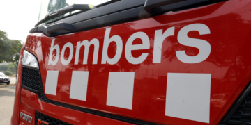 Sis afectats per un incendi a un habitatge al carrer Paüls de Tortosa aquest matinada