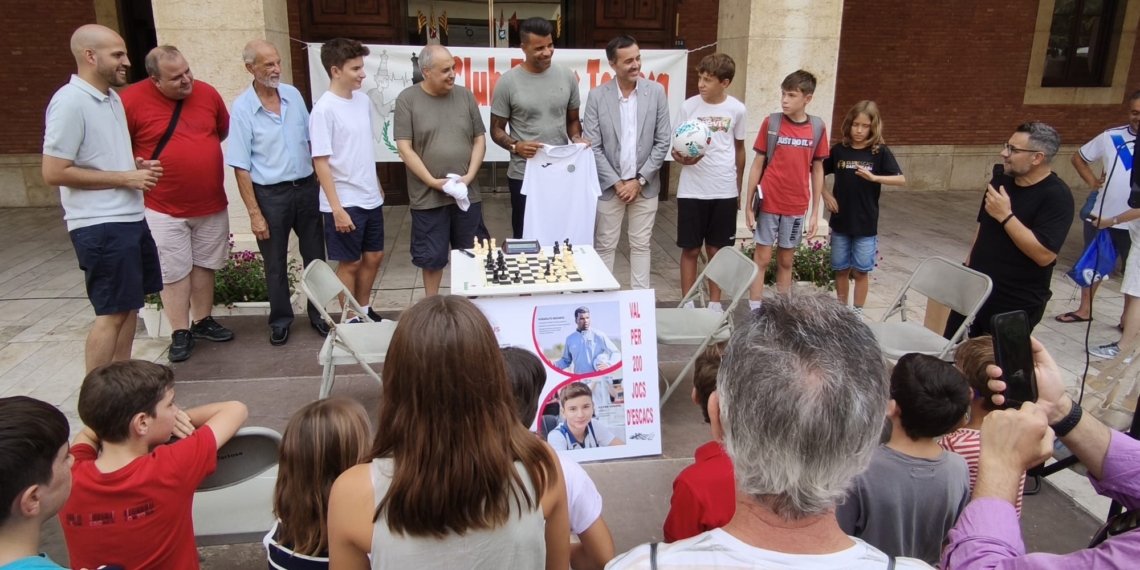 Tortosa acull una jornada solidària d’escacs per Àfrica