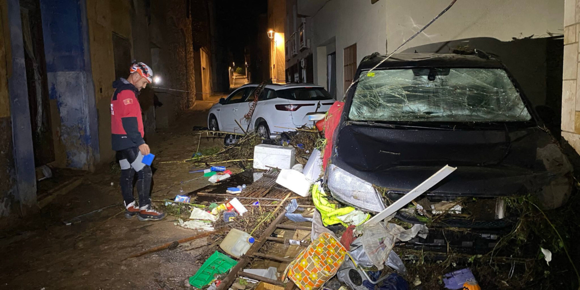 Un ferit greu i 17 lleus pel temporal de pluges