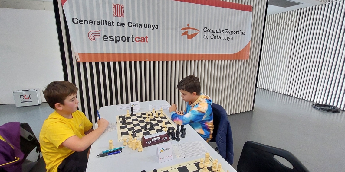 Comença la competició de minihandbol i escacs dels jocs esportius escolars del Baix Ebre