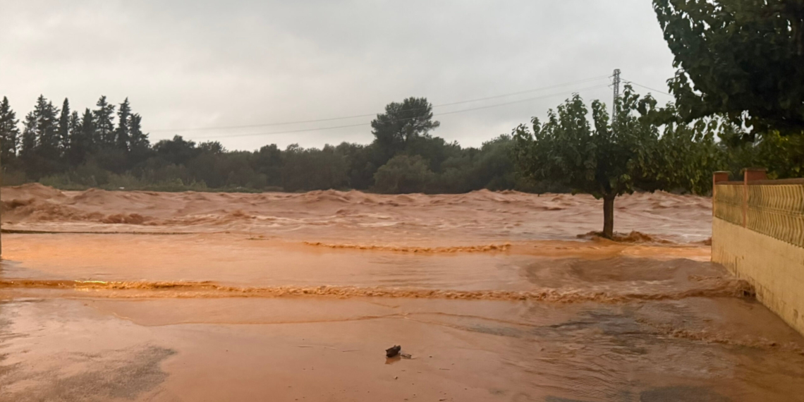 Escoles tancades i només urgències als centres sanitaris aquest dilluns per les fortes pluges