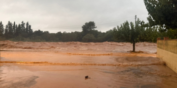 Escoles tancades i només urgències als centres sanitaris aquest dilluns per les fortes pluges