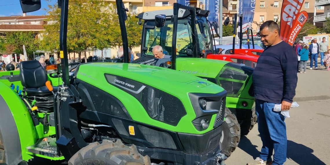 La Fira de Móra la Nova tanca portes amb bona afluència tot i la pluja i l’absència d’animals