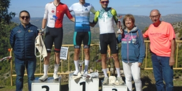 Prop d’un centenar de participants prenen part en la mítica Pujada a Cardó