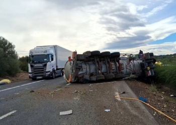 accident AP-7 camió volcat ametlla de mar