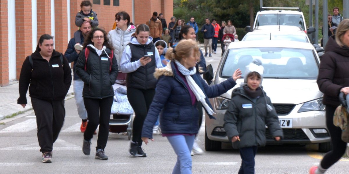 Més de 200 persones participen a la caminada solidària de Tortosa en suport a La Marató de TV3