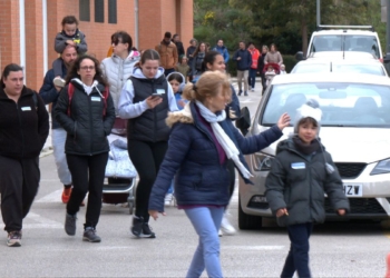 Més de 200 persones participen a la caminada solidària de Tortosa en suport a La Marató de TV3