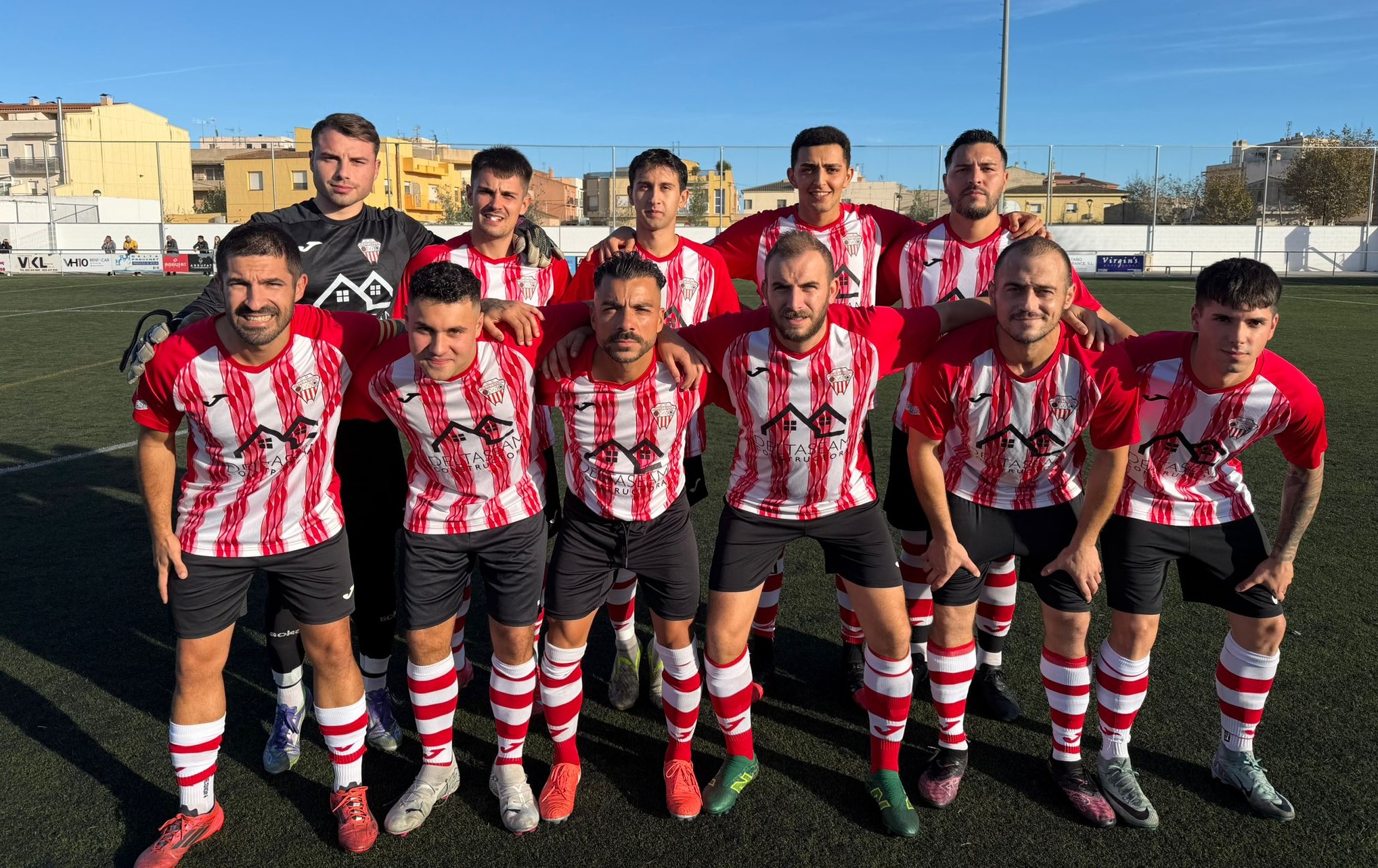 Victòries de La Sénia davant l’Escola de Futbol Sant Pere i Sant Pau i de l’Amposta al camp del líder Cambrils Unió