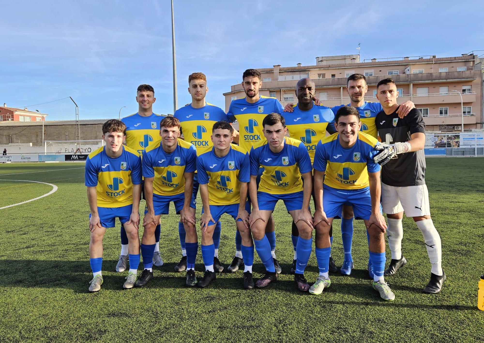 Victòries de La Sénia davant l’Escola de Futbol Sant Pere i Sant Pau i de l’Amposta al camp del líder Cambrils Unió