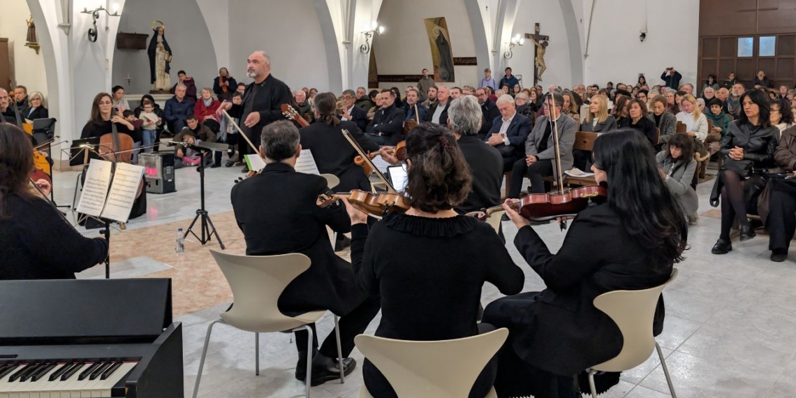 Valsos i polques omplen d’esperit nadalenc l’església de Remolins amb el concert de Nadal de la URV