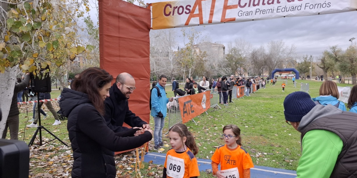 Els escolars obren el cros Xè Cros ATE-Ciutat de Tortosa dins de la programació dels jocs esportius