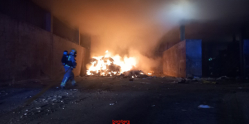 Incendi a la deixalleria de Mas de Barberans sense ferits ni danys estructurals