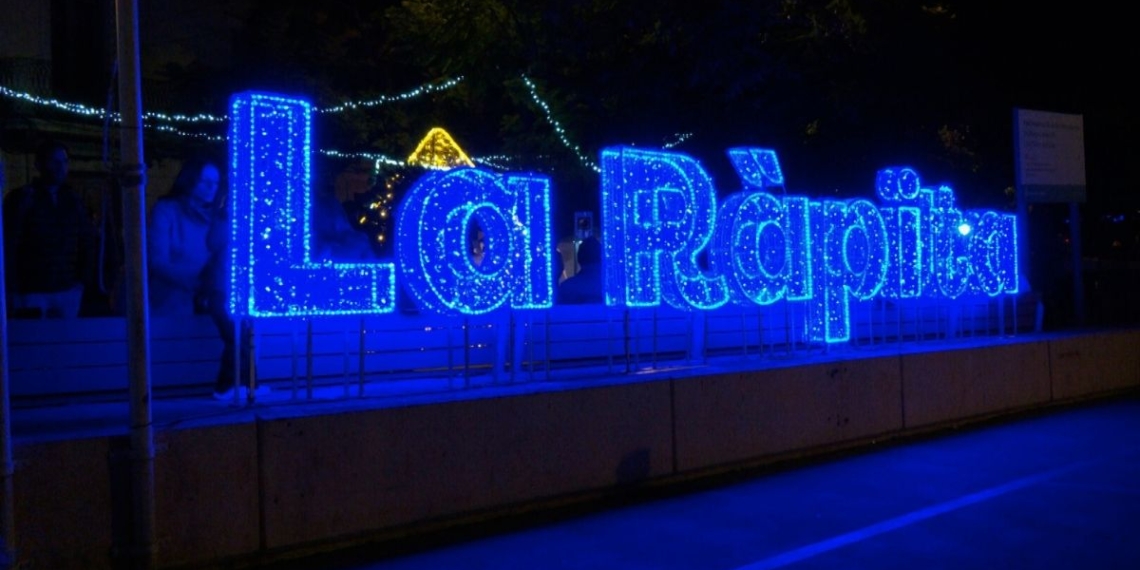 La plaça del Coc s’omple per donar la benvinguda al Nadal a la Ràpita