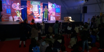 L’Aldea enceta la temporada nadalenca amb una encesa multitudinària i la màgia del Pare Noel