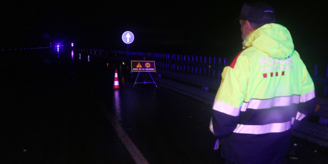 Els Bombers fan 8 serveis per inundacions de baixos i pàrquings, la majoria a Alcanar, per la pluja intensa al Montsià