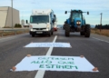 Desenes de persones tallen l’N-340 a Amposta per denunciar l’abandonament de les Terres de l’Ebre