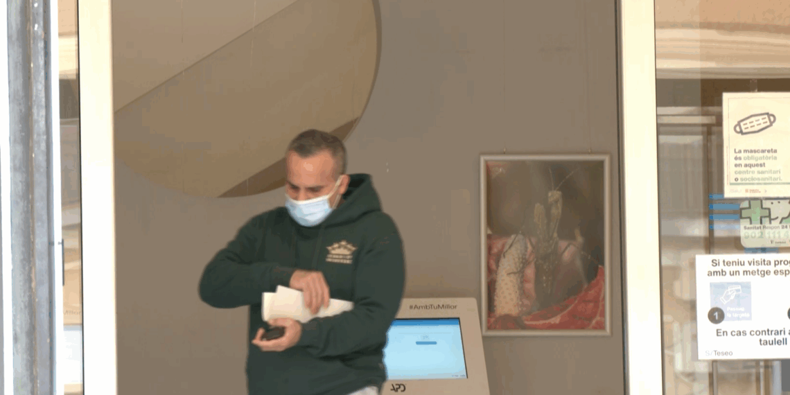 Salut retira l’obligatorietat de la mascareta a centres sanitaris i residències a partir d’aquest dimecres