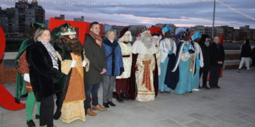 Els Reis Mags deixen una cavalcada plena d’il·lusió i màgia a Tortosa