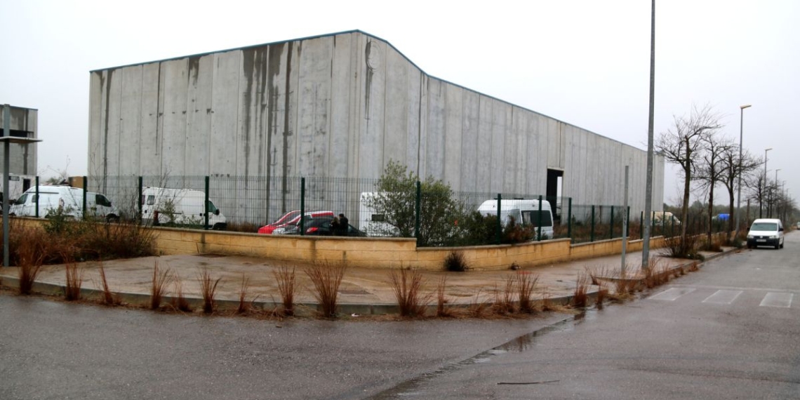 Continua la rave il·legal a la Sénia malgrat la pluja i les baixes temperatures