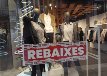 Arrenquen les rebaixes amb descomptes del 50% i afavorides pel fred