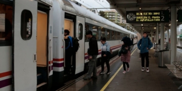 Renfe activa serveis alternatius a la línia R15 per riscos d’esllavissades