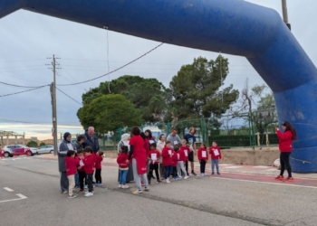 L’alumnat del Maria Garcia Cabanes de l’Aldea i el Centre d’Educació Especial Baix Maestrat, units contra el càncer