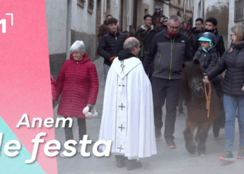 Festes de Sant Antoni a Ascó. Tres tombs i missa en honor a Sant Antoni.