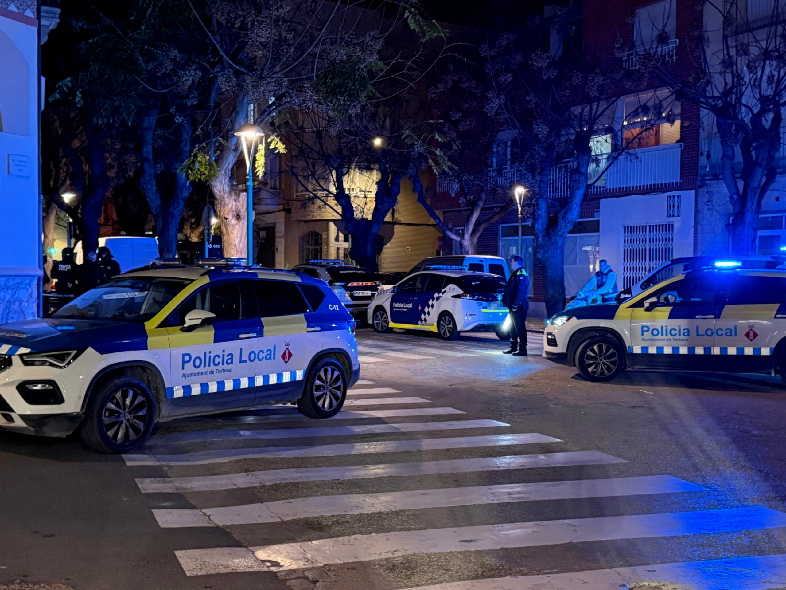 Tres detinguts i una trentena d’identificats en un operatiu policial de seguretat ciutadana a Tortosa