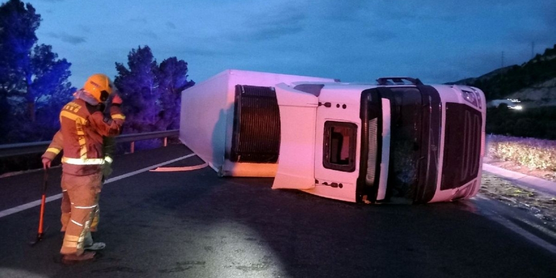 Reobre l’AP-7 a l’Hospitalet de l’Infant i es restableix el trànsit de camions i trens pel vent