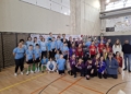 Prop de cinquanta participants prenen part a la jornada de bàdminton escolar i d’adults al Perelló