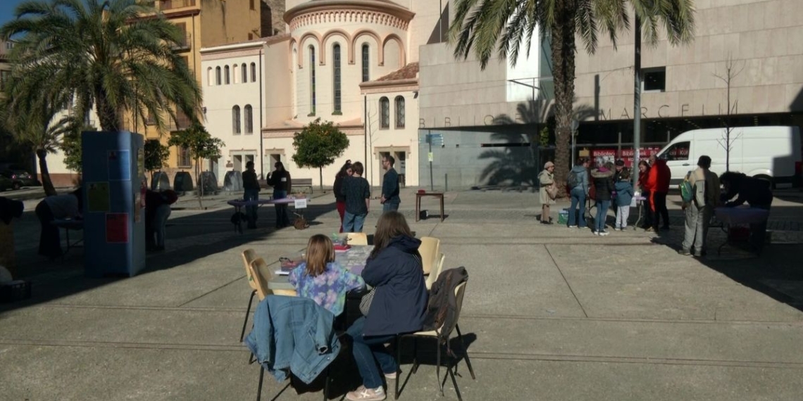 Males Herbes reivindica a Tortosa el paper de la dona a la ciència amb experiments per als més petits
