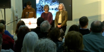 Tortosa homenatja el poeta Roc Llop i anuncia la instal·lació de les primeres llambordes d’homenatge a víctimes de l’holocaust