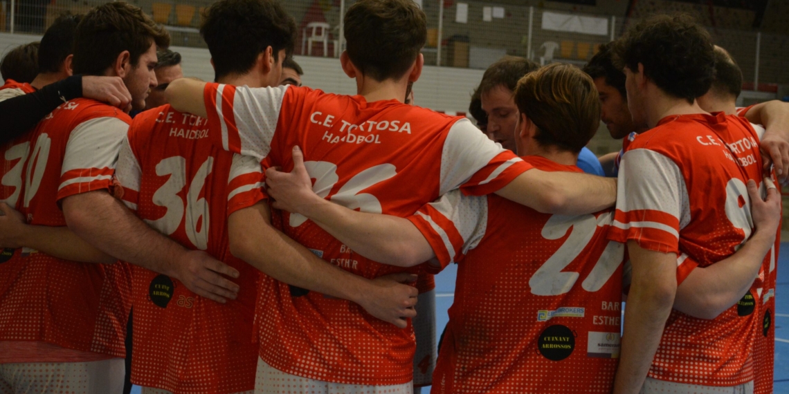 Gran victòria del sènior masculí del CE Tortosa davant l’Handbol Molins 