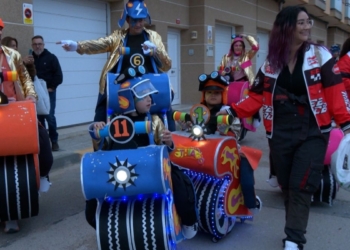 El Carnaval de Camarles 2026 triomfa amb una rua multitudinària i carrosses d’alt nivell
