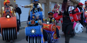 El Carnaval de Camarles 2026 triomfa amb una rua multitudinària i carrosses d’alt nivell