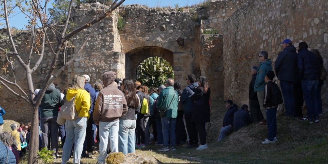 Tortosa estrenar el nou circuit verd de les muralles amb una caminada popular