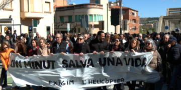 Més de 800 persones es concentren per reclamar el retorn de l’helicòpter medicalitzat a Móra d’Ebre