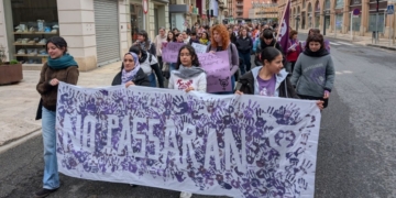 Més de 200 persones es concentren a Tortosa en una manifestació del 8-M de marcat caire antifeixista